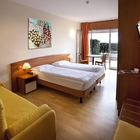 ホテル Ambienthotel 3*